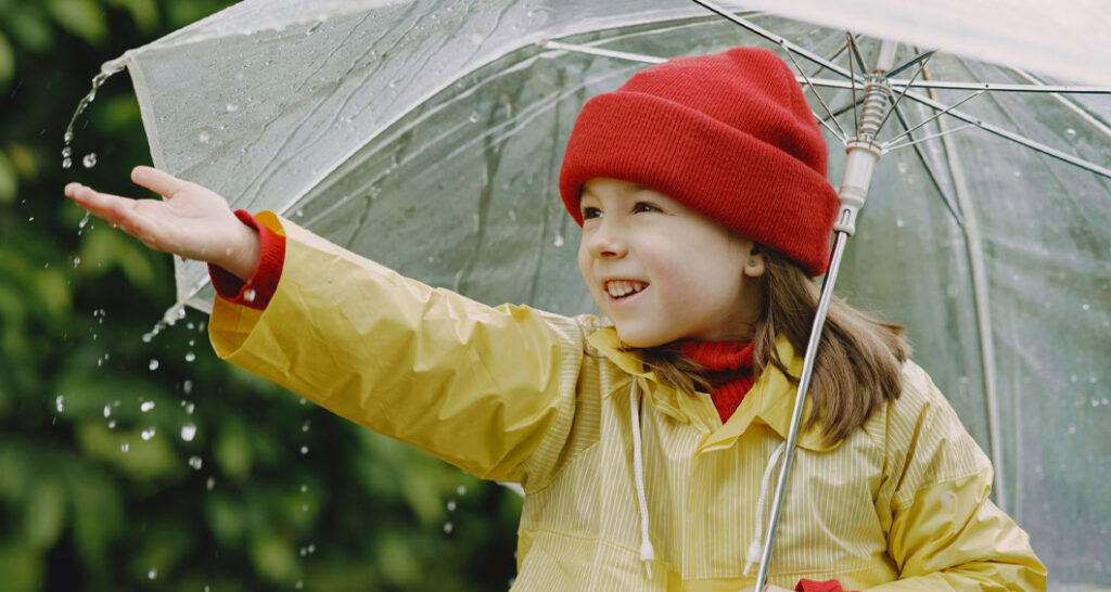 How to entertain children on rainy days
